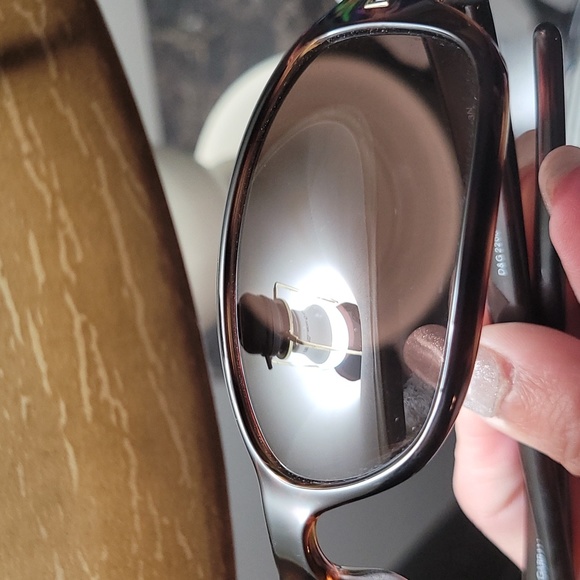 DOLCE AND GABBANA SUNGLASS UNISEX WITH CASE AND CLOTH - Picture 7 of 8